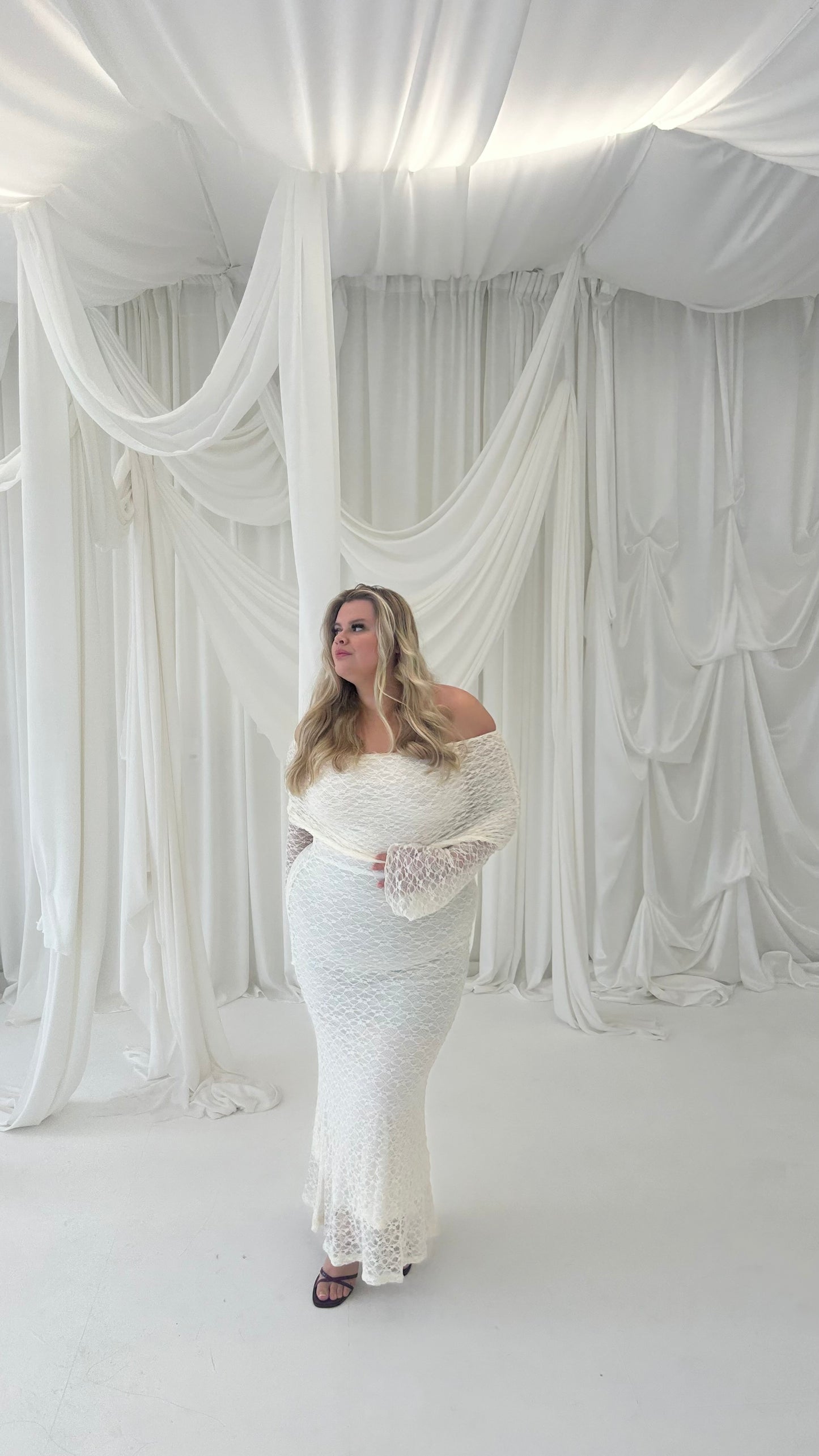 THE AMORE - Bardot Lace Longsleeve Maxi Dress