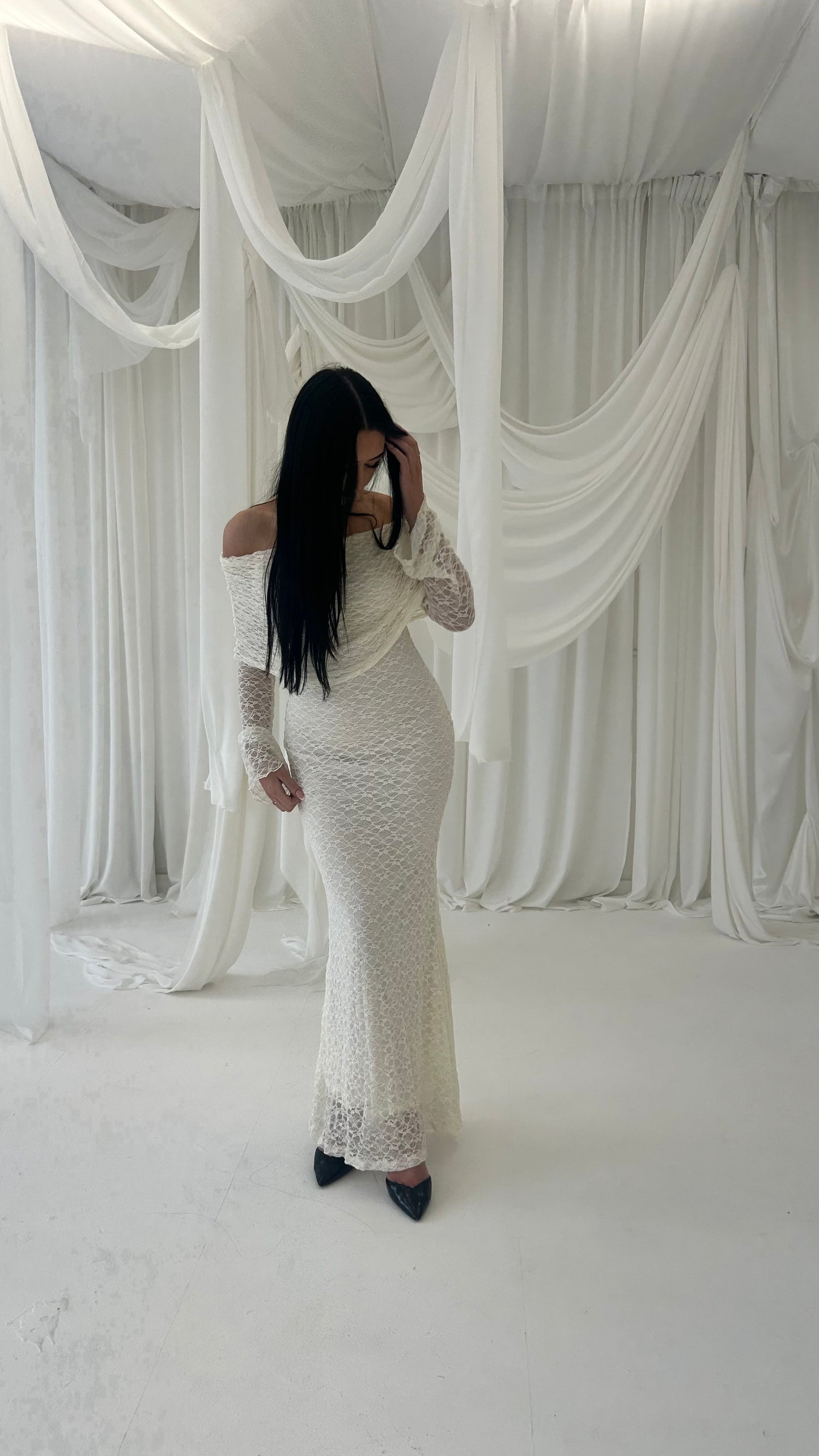THE AMORE - Bardot Lace Longsleeve Maxi Dress