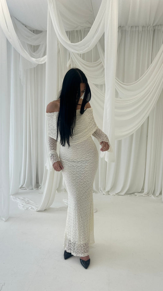 THE AMORE - Bardot Lace Longsleeve Maxi Dress