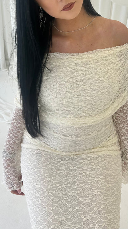 THE AMORE - Bardot Lace Longsleeve Maxi Dress